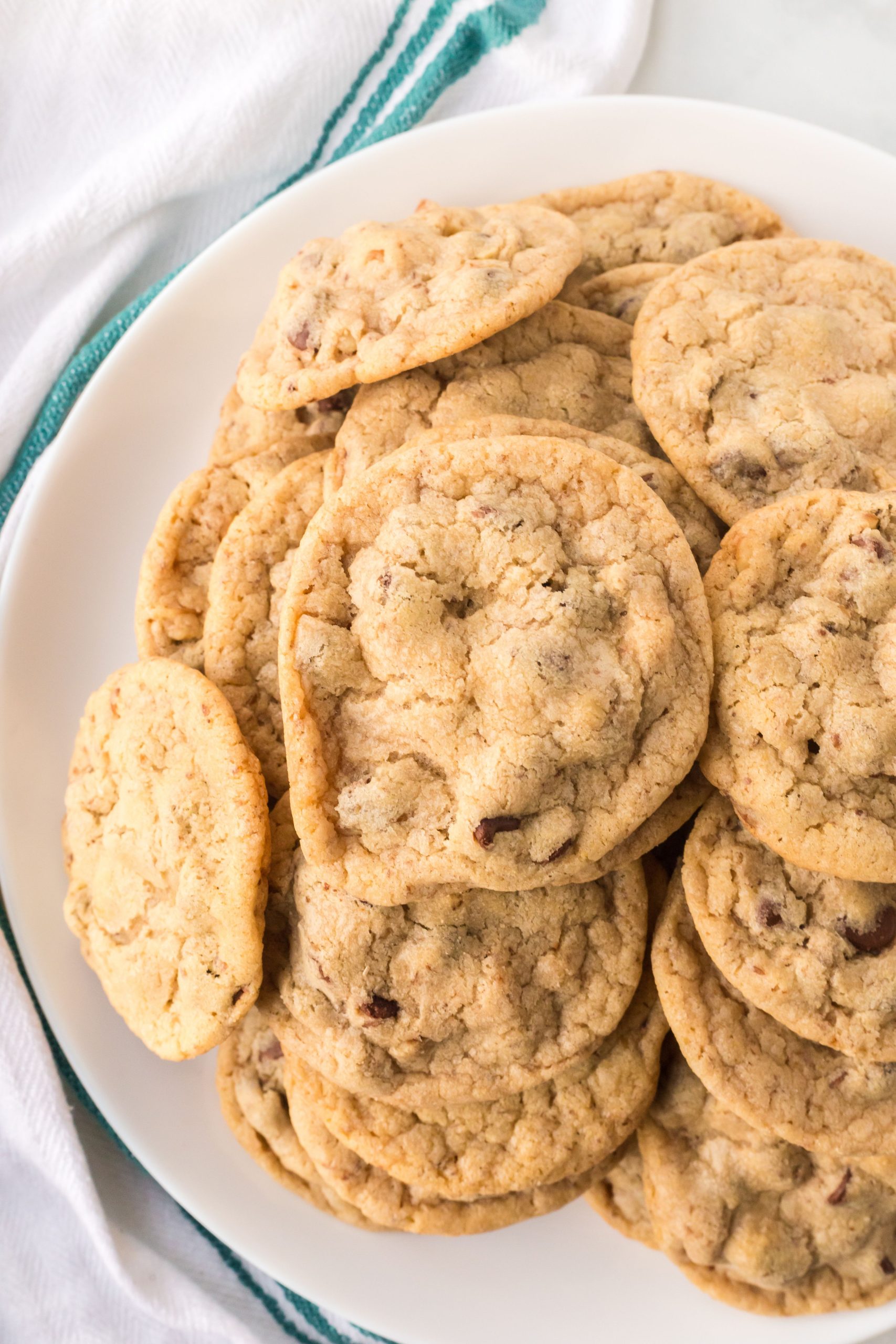 These vegan chocolate chip cookies are easy to make and filled with gooey chocolate. No one will ever know they're vegan! A classic recipe turned vegan.
