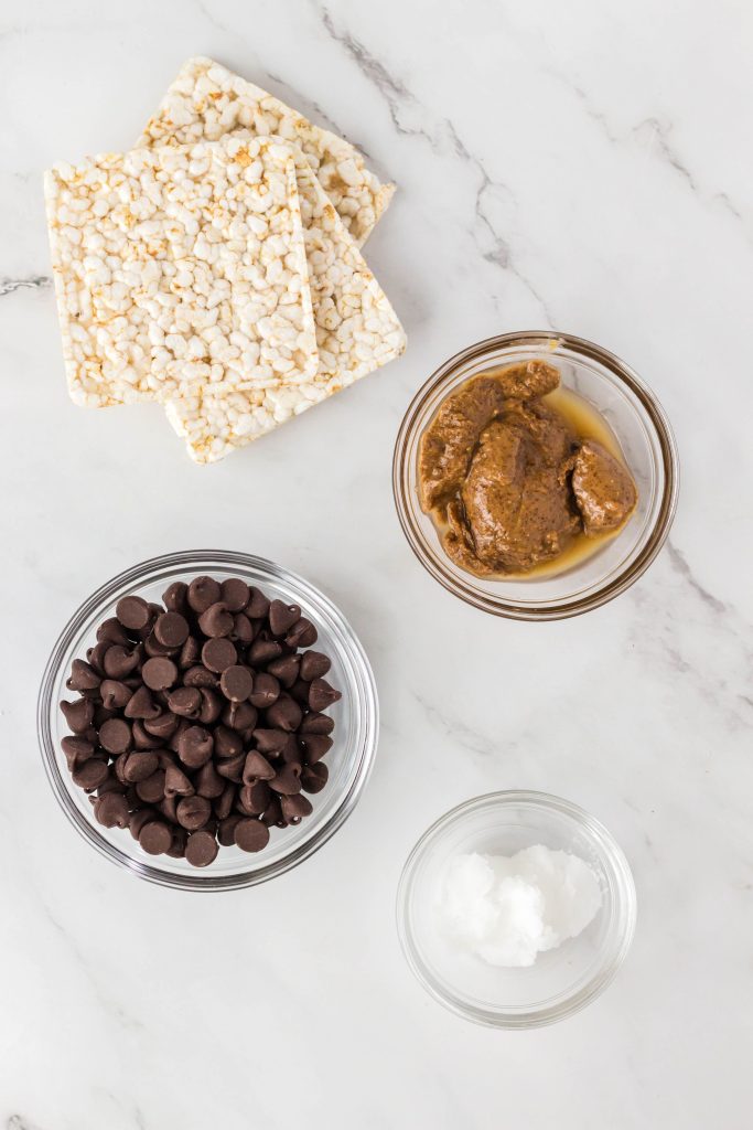 Ingredients to make rice cakes with almond butter and chocolate