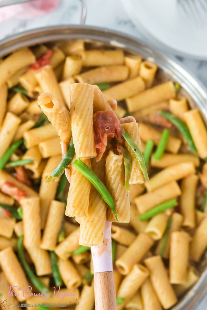 Close up image of the vegan creamy cajun pasta.